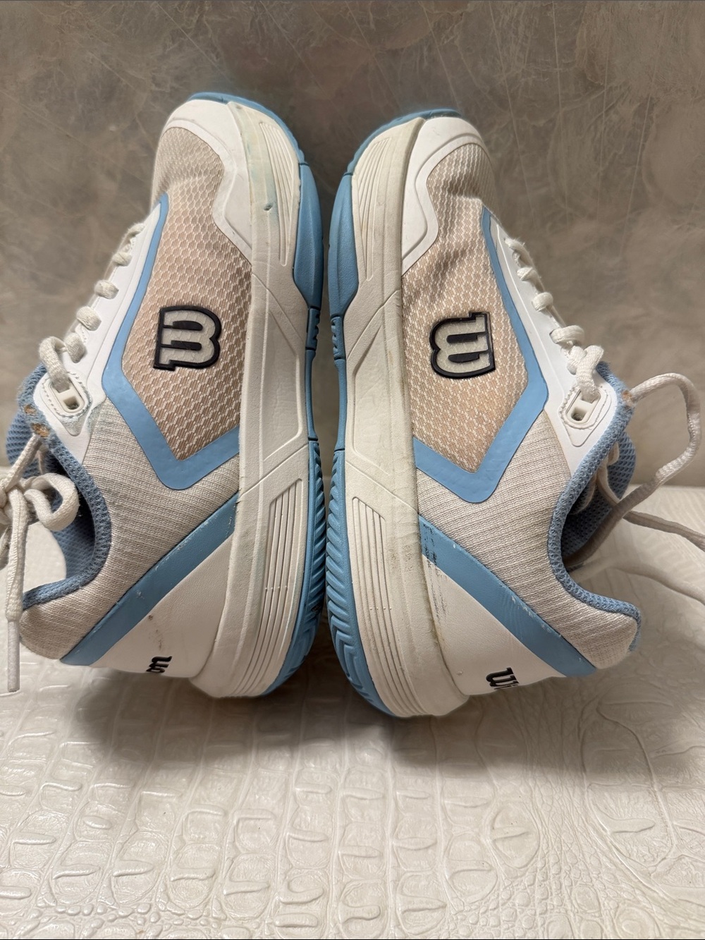 Wilson White & Light Blue Court Sneakers, tennis shoes Size 6,5 boys/girls/women - Picture 8 of 13